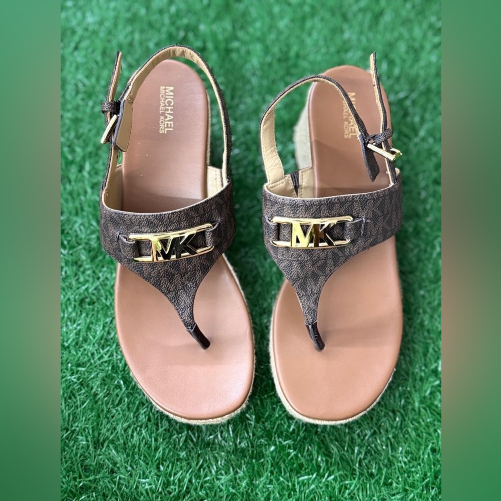 Michael Kors Brown Espadrilles Sandals with Chain Embellishments Size 8.5M